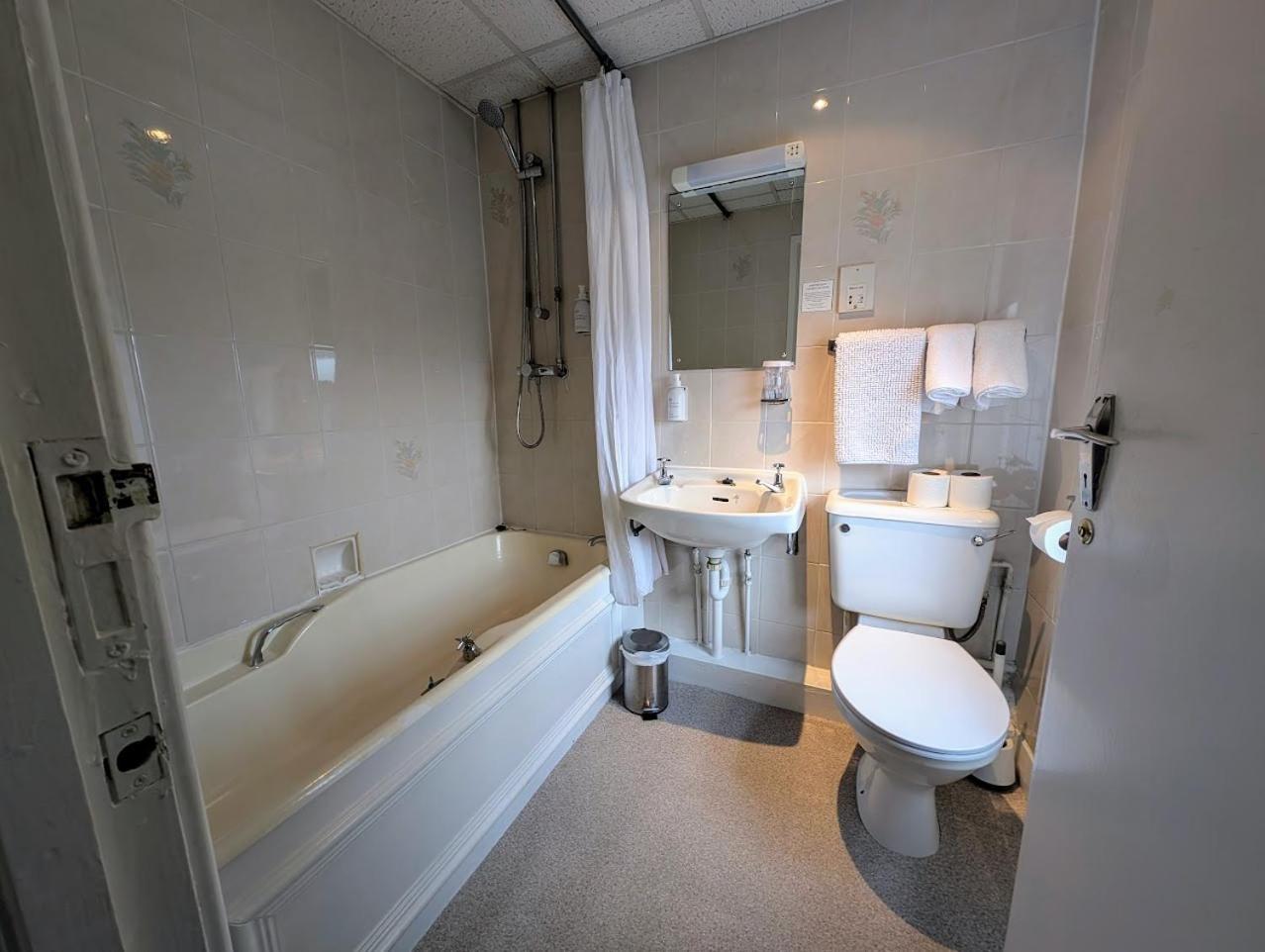 Graham Arms Inn Longtown  Bagian luar foto